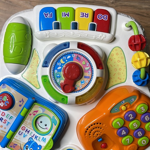 VTech Sit-to-Stand Learn and Discover Table Activity Toy for Infants and Toddler - Picture 4 of 7